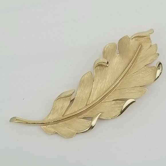 Vintage Trifari Leaf Brooch F17 - Picture 4 of 7